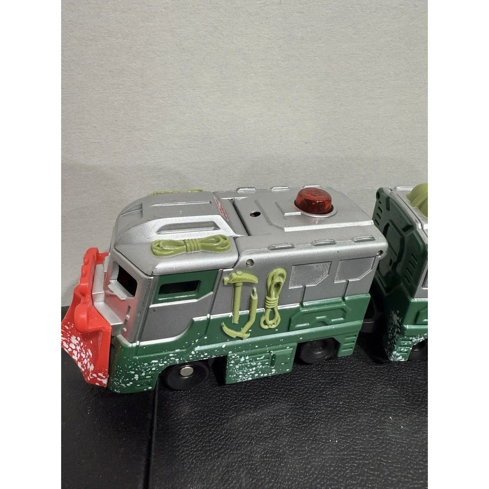 GeoTrax Green Alpine Will Christmas Engine Remote Control Train Snow Plow Set